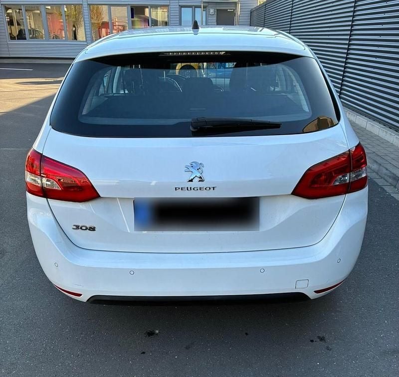 Gebraucht Peugeot 308 Active 110 PS (80 kW) 2020 Weiß Kombi