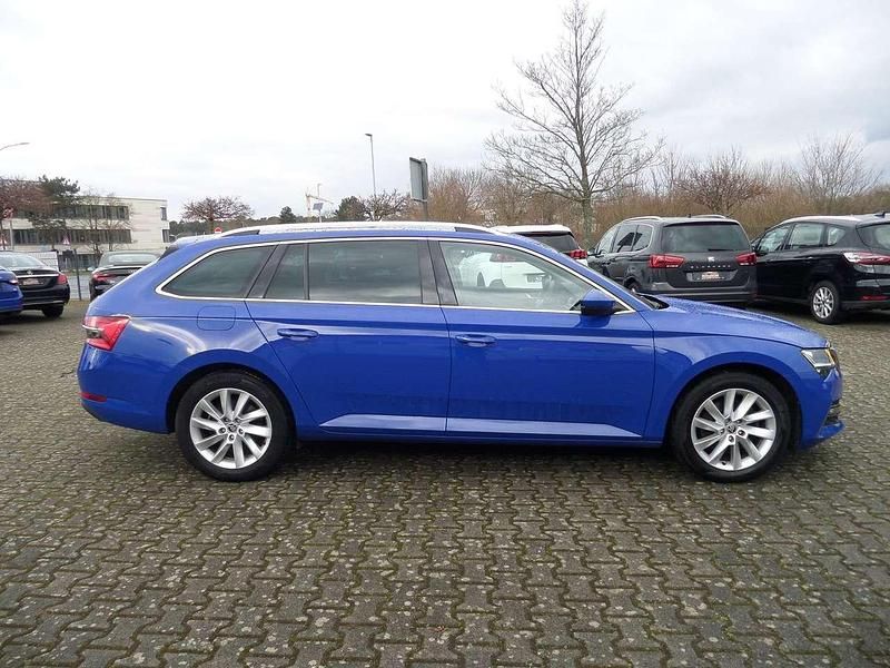Gebraucht Skoda Superb Style 156 PS (114 kW) 2020 Energyblau Kombi
