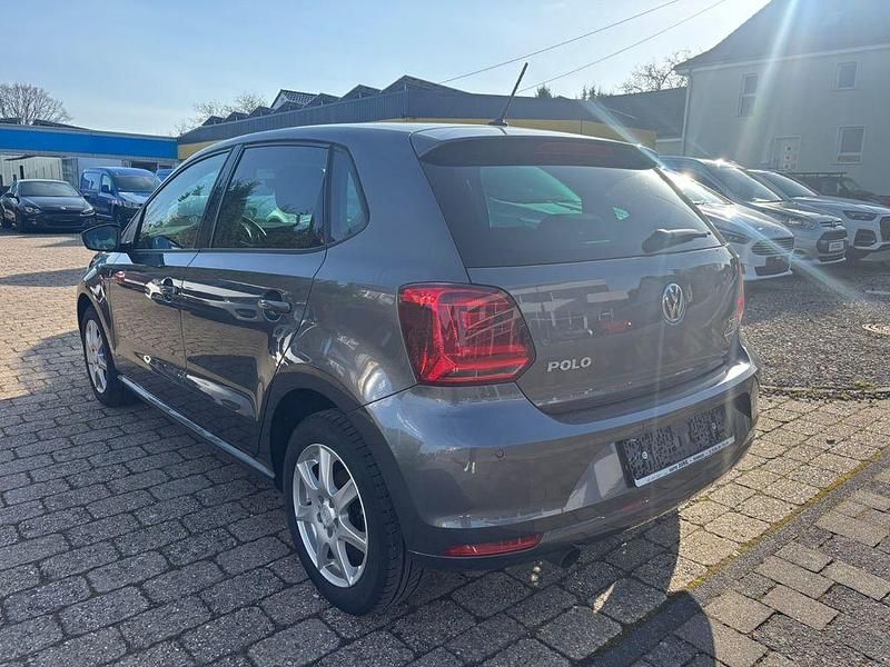 Gebraucht VW Polo LOUNGE 90 PS (66 kW) 2015 Grau Limousine