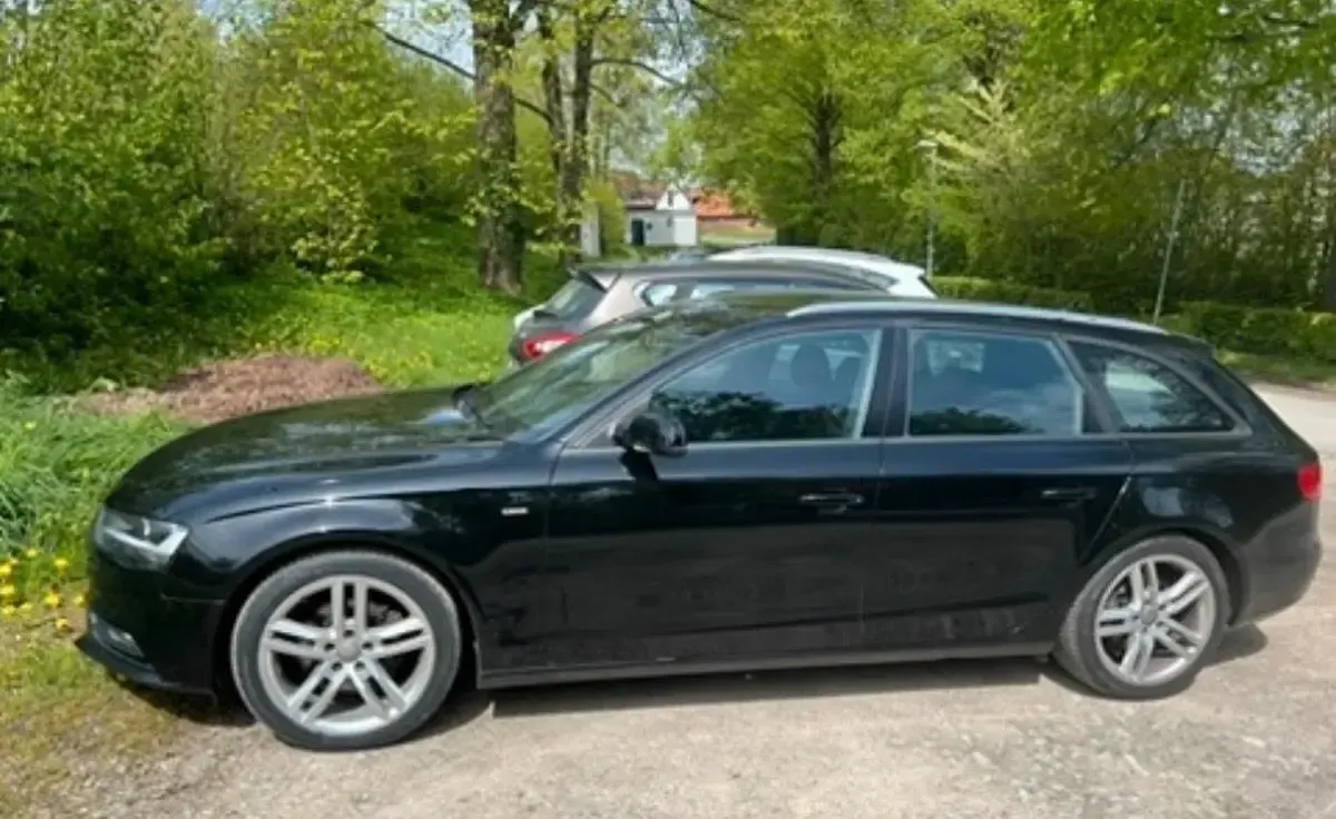 Używany Audi A4 S-Line 150 KM (110 kW) 2013 Czarny Kombi