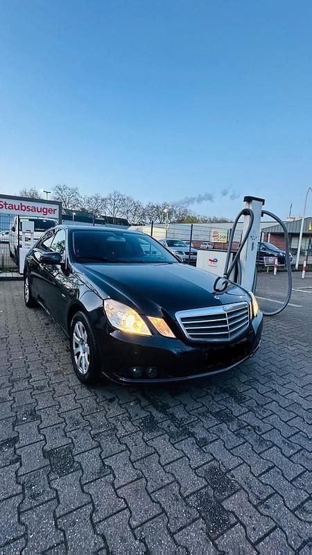 Second-hand Mercedes E200 2009 Negru Berlinǎ