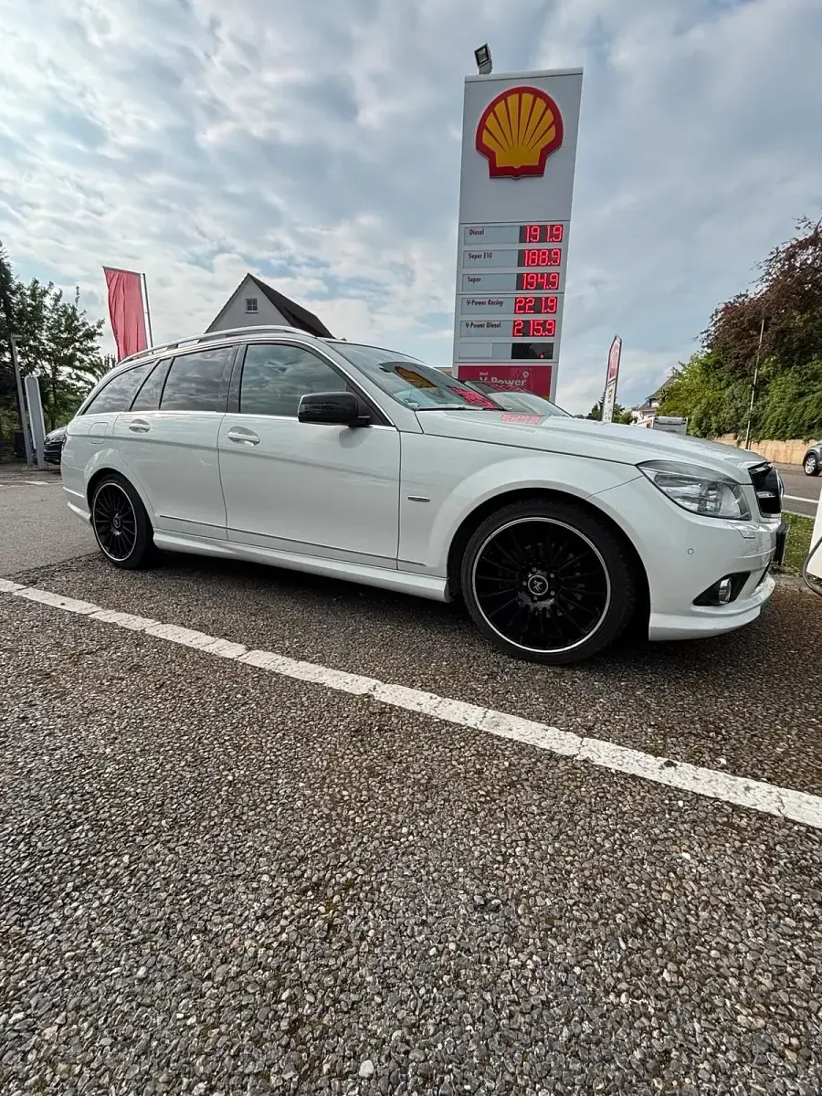 Gebraucht Mercedes C250 204 PS (150 kW) 2010 Weiß Kombi