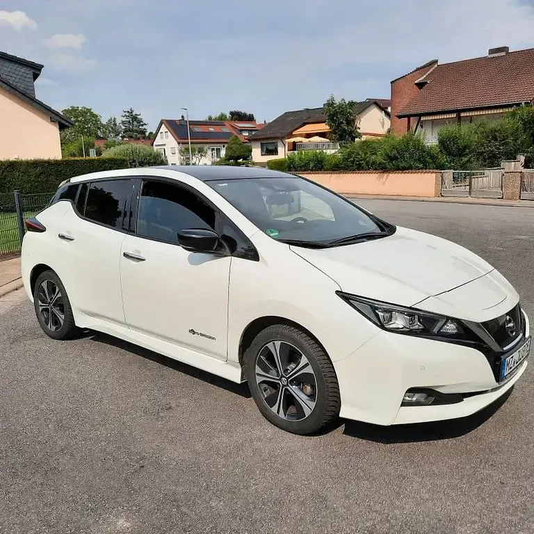 Gebraucht Nissan Leaf N-Connecta 110 kW (150 PS) 2018 Weiß Kleinwagen