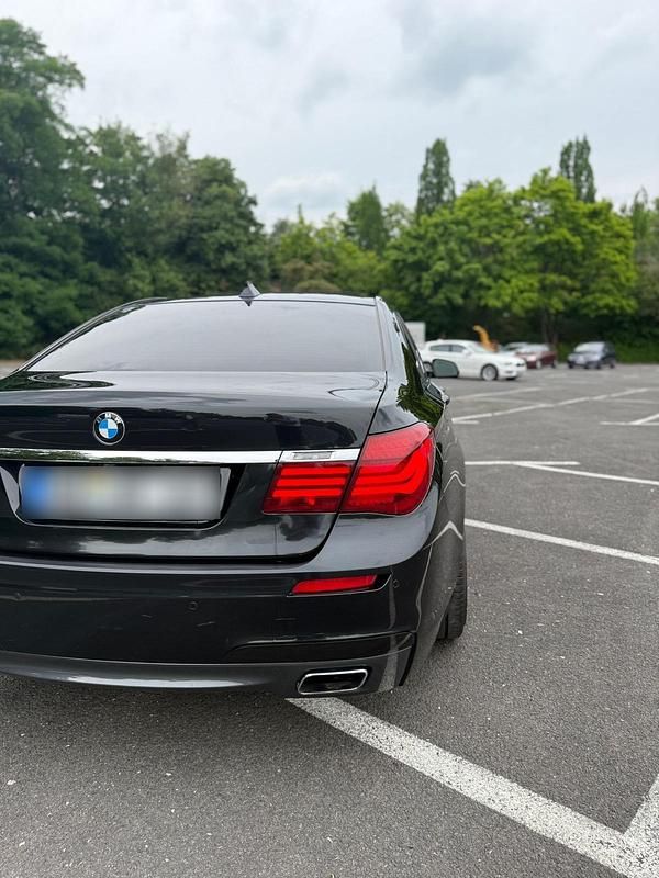 Gebraucht BMW 730 258 PS (189 kW) 2012 Schwarz Limousine