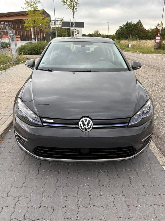 Grau Gebraucht 2020 VW e-Golf Kleinwagen | 14.880 € (Fairer Preis) - Bild 1/4