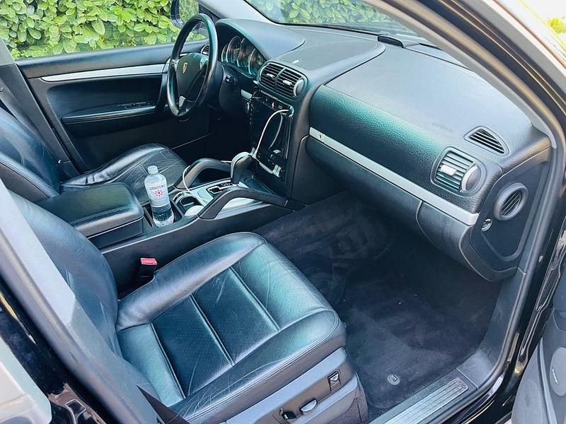 Second-hand Porsche Cayenne 340 CP (250 kW) 2006 Negru SUV