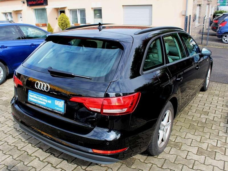 Gebraucht Audi A4 Comfort 150 PS (110 kW) 2018 Schwarz Kombi
