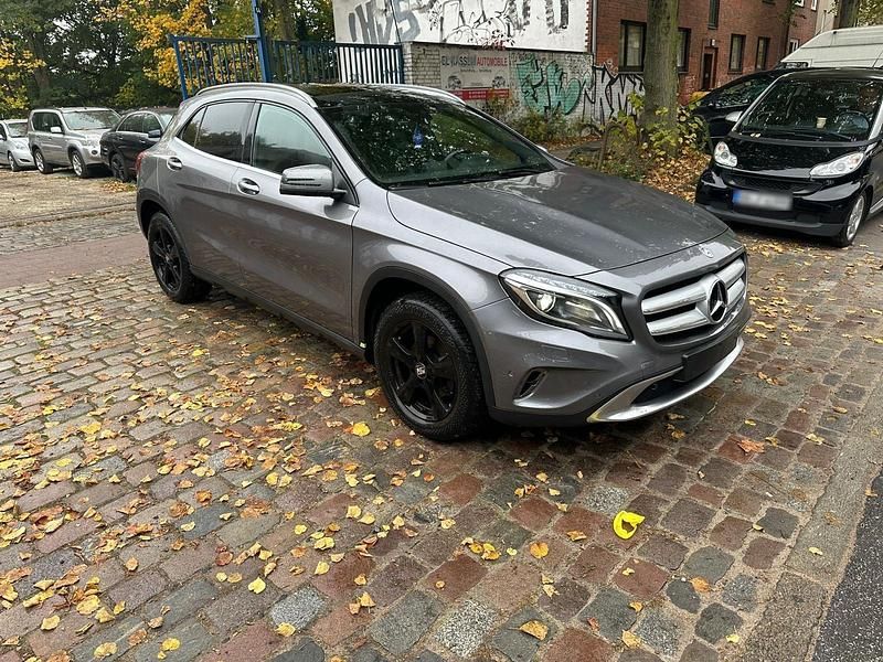 Gebraucht Mercedes GLA220 170 PS (125 kW) 2015 Grau SUV