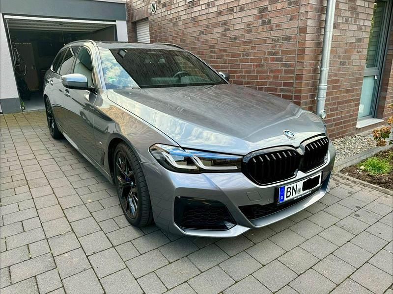 Gebraucht BMW 530 Performance 286 PS (210 kW) 2021 Grau Kombi