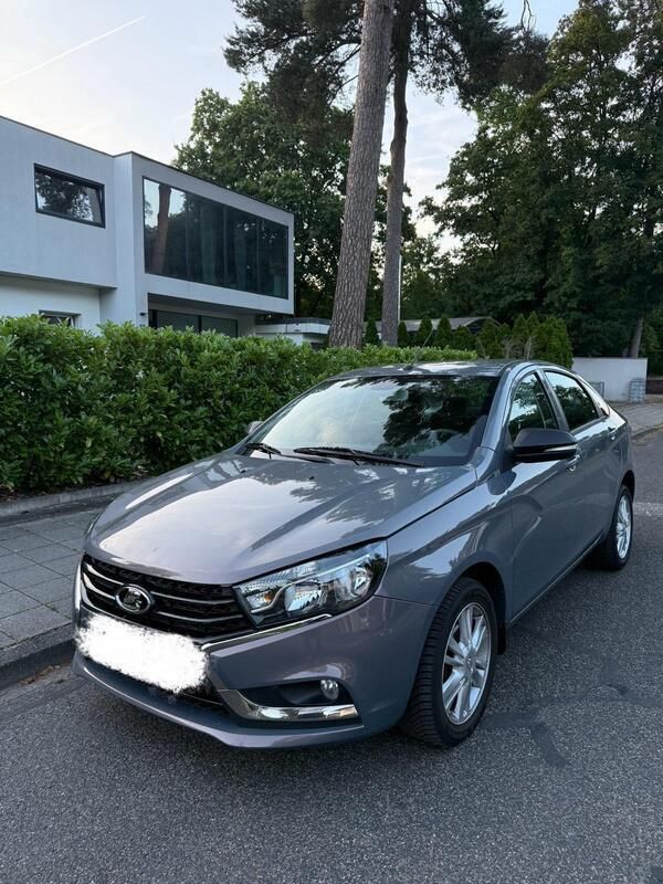 Grau Gebraucht 2017 Lada Vesta Limousine | 5.500 € (Superpreis) - Bild 1/4