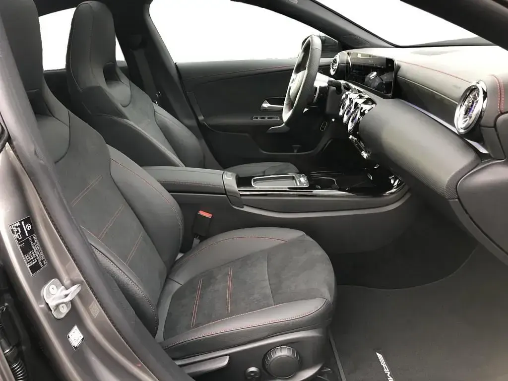 Gebraucht Mercedes CLA200 AMG 163 PS (119 kW) 2025 Grau Coupé