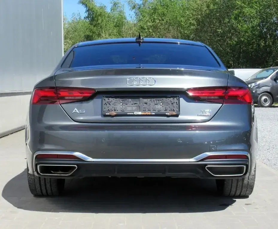 Używany Audi A5 S-Line 254 KM (186 kW) 2021 Szary Coupe