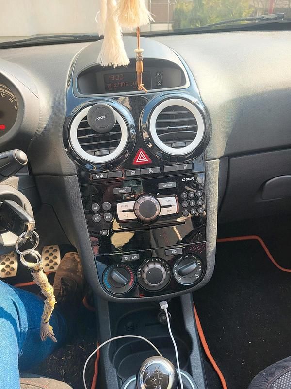 Gebraucht Opel Corsa Edition 85 PS (62 kW) 2009 Andere farben Kleinwagen