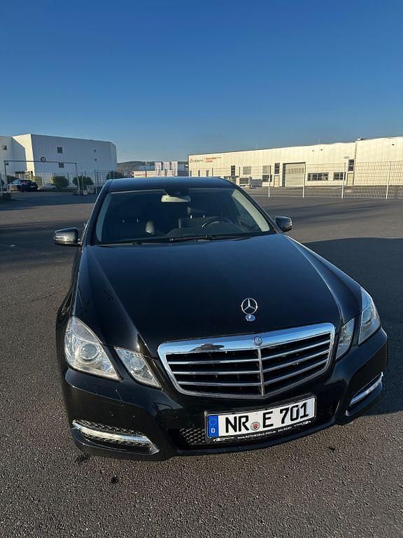 Gebraucht Mercedes E300 Avantgarde 252 PS (185 kW) 2012 Schwarz Limousine