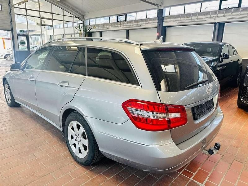 Gebraucht Mercedes E200 Avantgarde 136 PS (100 kW) 2012 Palladiumsilber  metalliclack Kombi