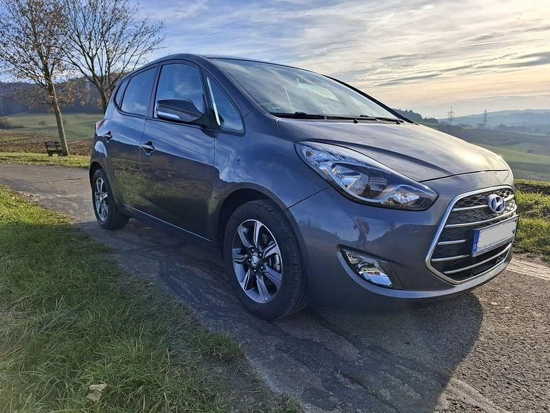 Grau Gebraucht 2017 Hyundai ix20 YES! Kleinwagen | 9.250 € (Guter Preis) - Bild 1/4