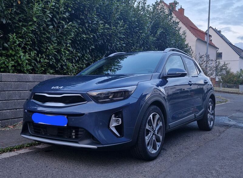 Blau Gebraucht 2023 Kia Stonic Platinum SUV | 19.000 € (Fairer Preis) - Bild 1/4