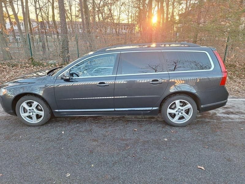 Gebraucht Volvo V70 Pro 136 PS (100 kW) 2012 Schwarz Kombi