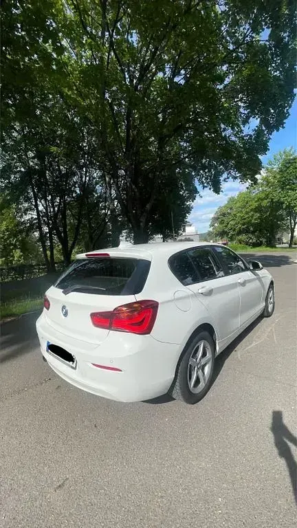 Gebraucht BMW 116 Advantage 109 PS (80 kW) 2016 Weiß Kleinwagen