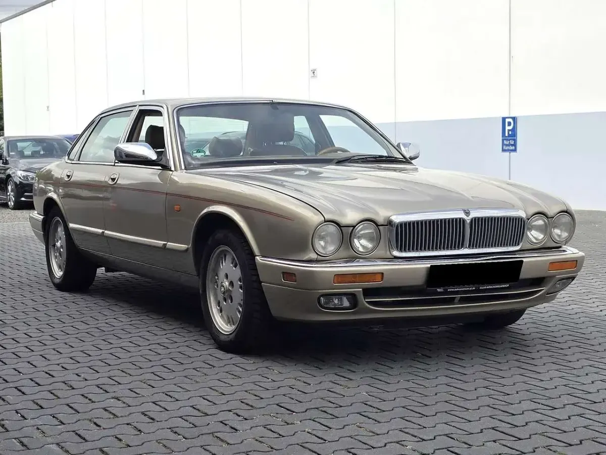Gebraucht Jaguar X300 Sovereign 241 PS (177 kW) 1995 Silber Limousine