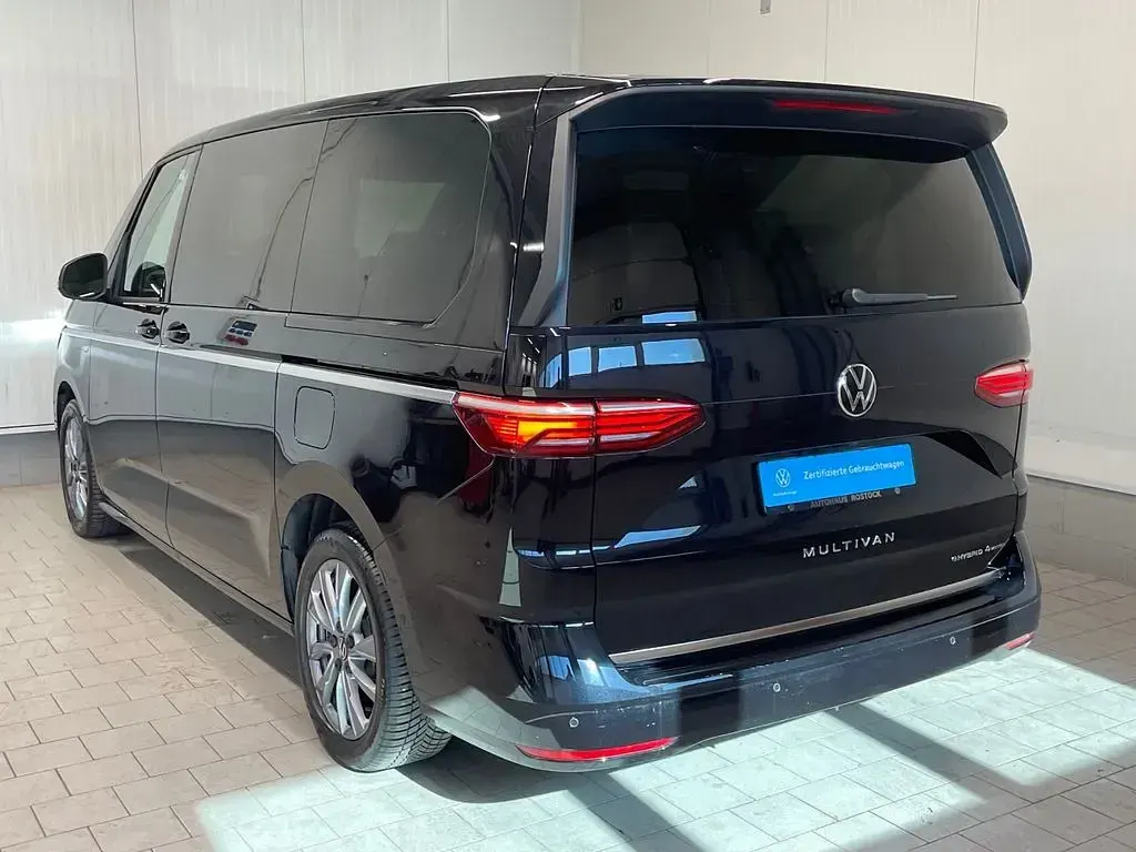 Gebraucht VW Multivan Style 177 PS (130 kW) 2025 Schwarz Van / Kleinbus