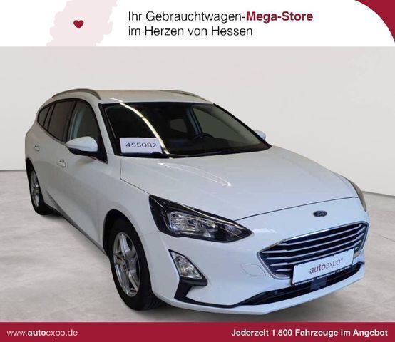 Frostweiß Gebraucht 2021 Ford Focus Cool & Connect Kombi | 7.089 € - Bild 1/4