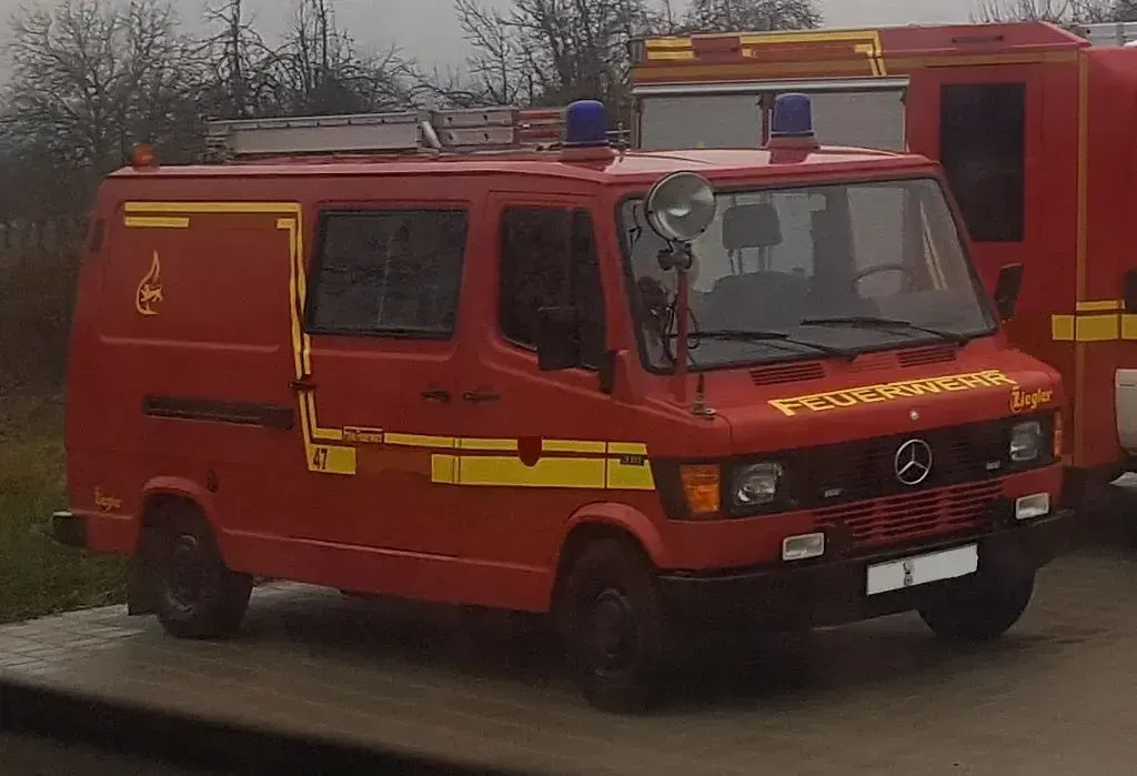Gebraucht Mercedes T1 95 PS (69 kW) 1989 Rot Van