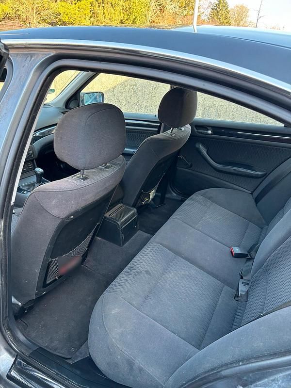 Gebraucht BMW 320 120 PS (88 kW) 2001 Grau Limousine