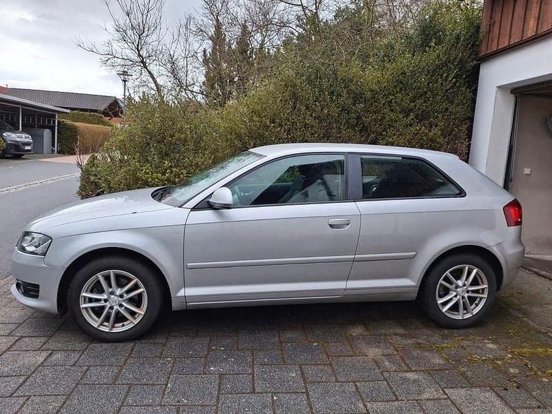 Gebraucht Audi A3 Ambiente 125 PS (91 kW) 2009 Silber Kleinwagen