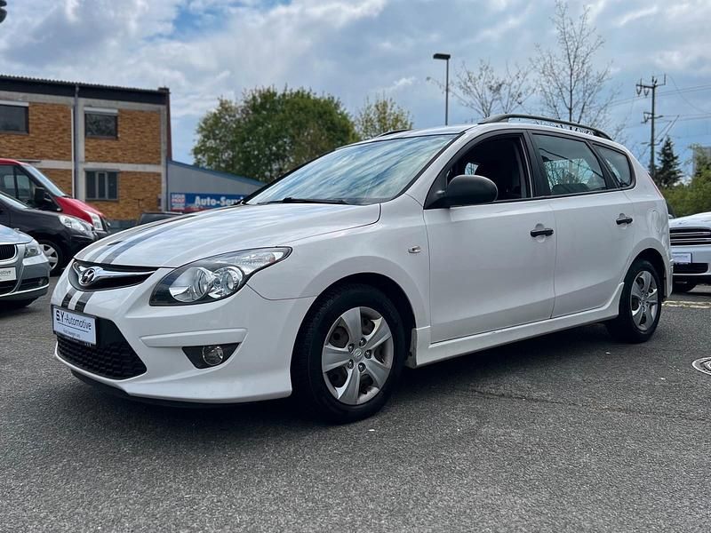 Gebraucht Hyundai i30 109 PS (80 kW) 2012 Weiß Kombi