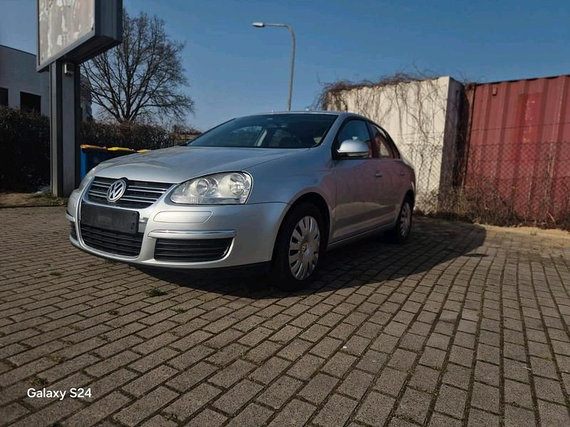 Gebraucht VW Jetta 102 PS (75 kW) 2006 Silber Limousine