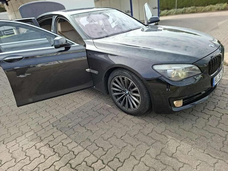 Gebraucht BMW 740 306 PS (225 kW) 2010 Schwarz Limousine