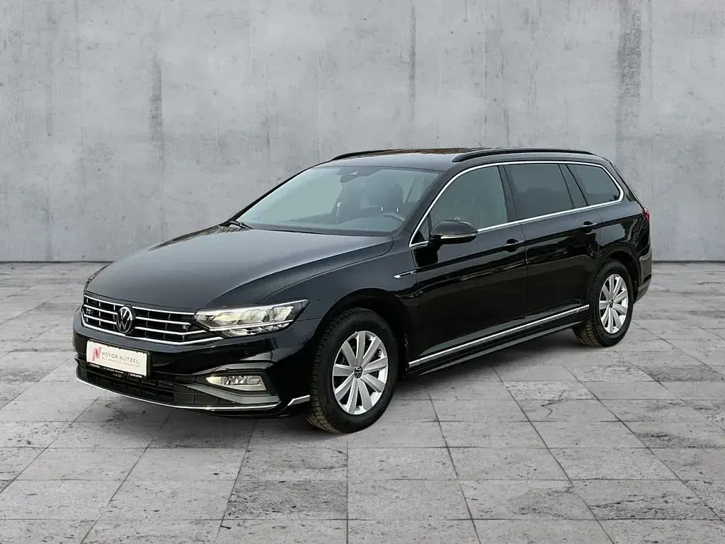 Gebraucht VW Passat Business 200 PS (147 kW) 2023 Deep black perleffekt Kombi