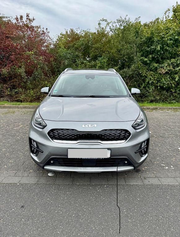 Grau Gebraucht 2021 Kia Niro Spirit SUV | 19.999 € (Fairer Preis) - Bild 1/4