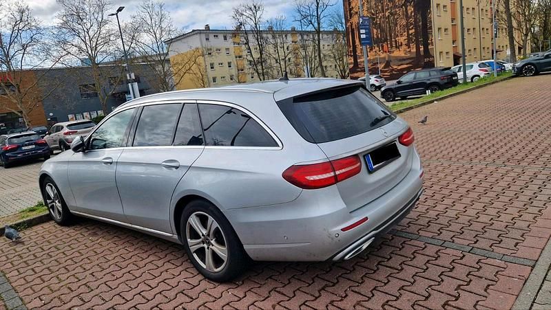 Gebraucht Mercedes E220 194 PS (142 kW) 2017 Silber Kombi