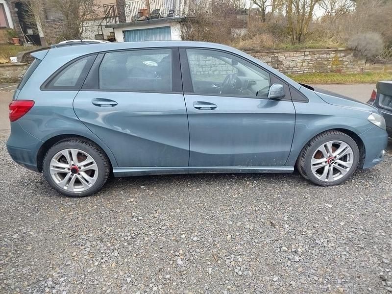 Gebraucht Mercedes B220 170 PS (125 kW) 2014 Van / Kleinbus