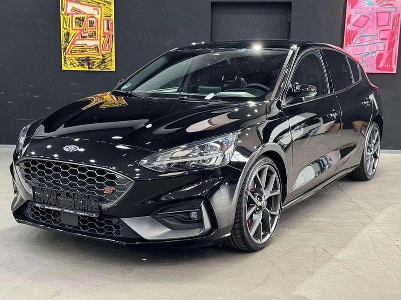 Schwarz Gebraucht 2021 Ford Focus Performance Edition Limousine | 27.950 € (Fairer Preis) - Bild 1/4