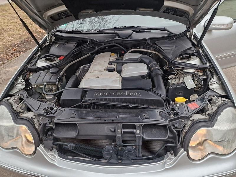 Gebraucht Mercedes C180 Classic 143 PS (105 kW) 2001 Silber Limousine