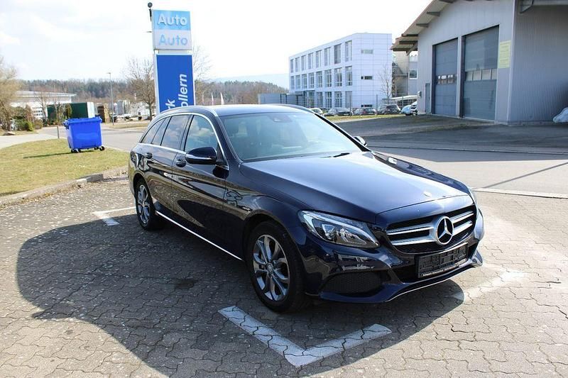 Gebraucht Mercedes C250 211 PS (155 kW) 2015 Blau Kombi