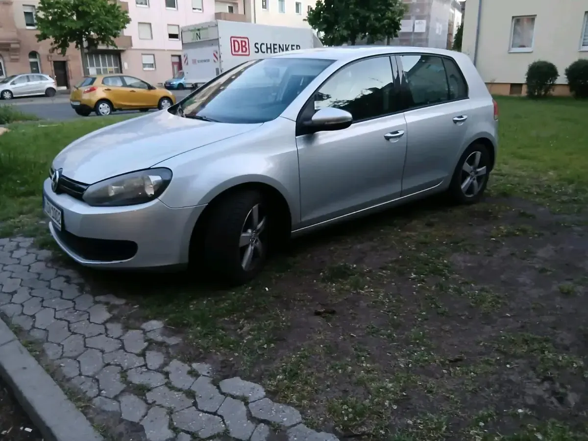 Second-hand VW Golf VI 105 CP (77 kW) 2011 Argintiu Hatchback