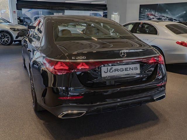 Gebraucht Mercedes E200 AMG 204 PS (150 kW) 2024 Andere farbe Limousine