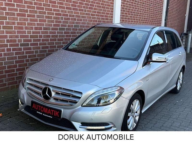 Gebraucht Mercedes B180 122 PS (89 kW) 2012 Silber Van / Kleinbus