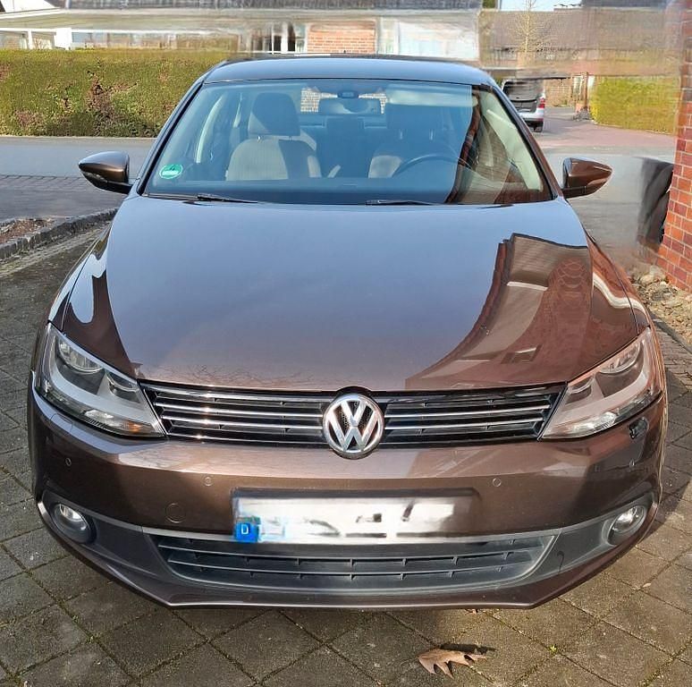 Gebraucht VW Jetta Comfortline 105 PS (77 kW) 2011 Braun Limousine