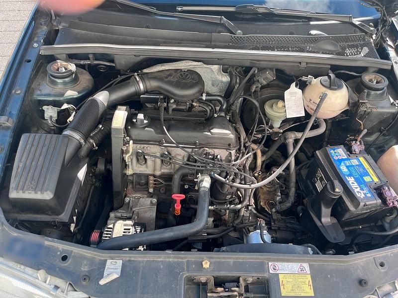 Second-hand VW Golf 90 CP (66 kW) 1994 Verde Cabrio