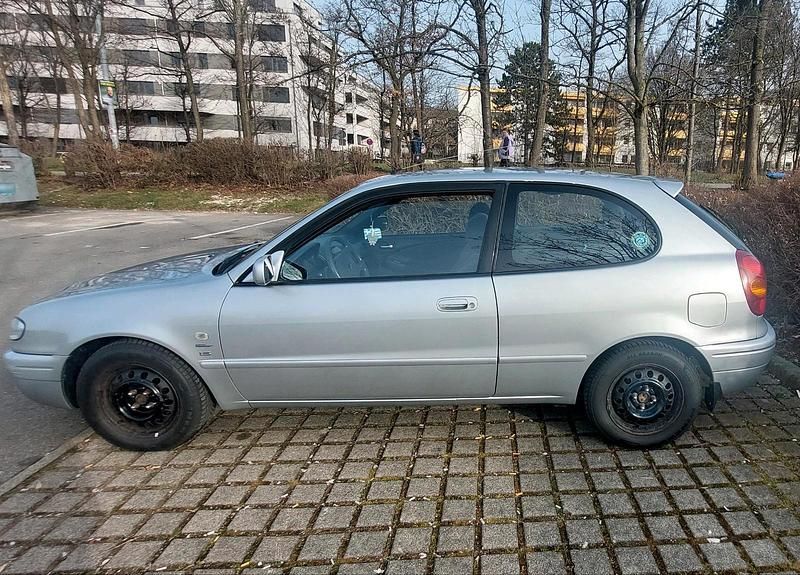 Gebraucht Toyota Corolla 110 PS (80 kW) 2001 Silber Coupé