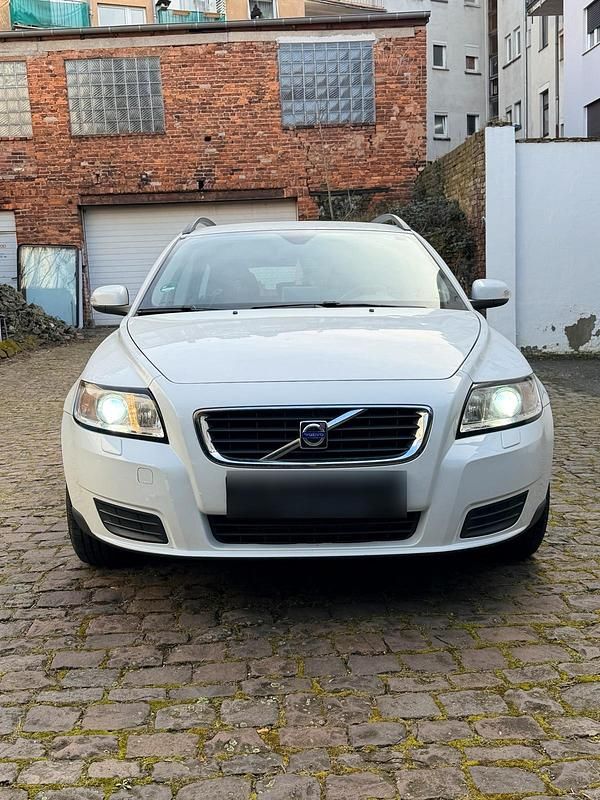 Gebraucht Volvo V50 109 PS (80 kW) 2010 Weiß Kombi