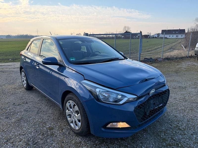 Gebraucht Hyundai i20 Trend 84 PS (61 kW) 2017 Blau Limousine