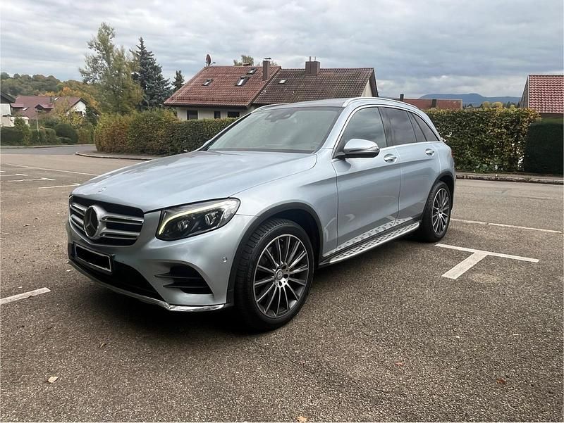 Grau Gebraucht 2016 Mercedes GLC250 AMG line SUV | 21.990 € (Fairer Preis) - Bild 1/4