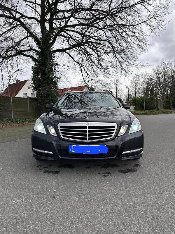 Gebraucht Mercedes E220 Avantgarde 170 PS (125 kW) 2012 Andere farben Kombi