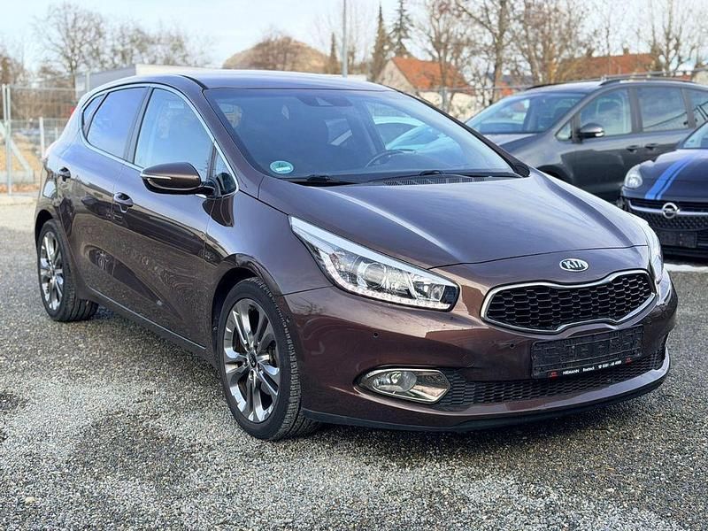 Gebraucht Kia Ceed 135 PS (99 kW) 2013 Braun Kleinwagen